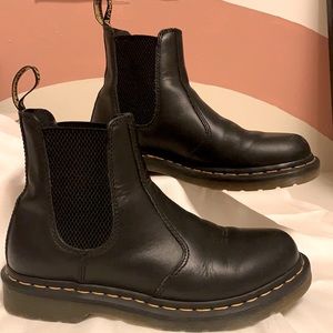 2976 Chelsea boot by Dr. Marten - Black Boots, Size 8